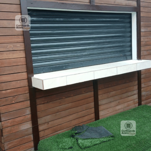 Cortina de acero plana en color gris